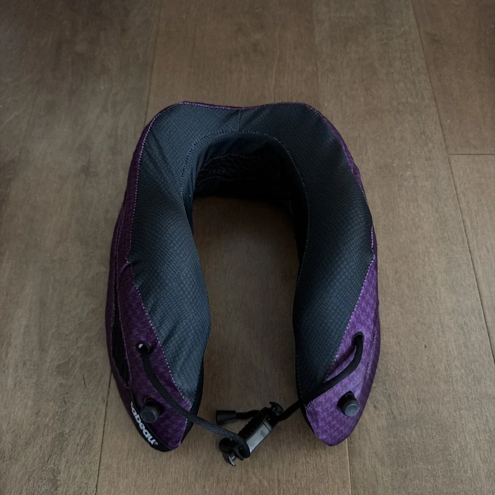 Cabeau Long Haul Flight Cooling Travel Neck Pillow Evolution Cool Purple Used